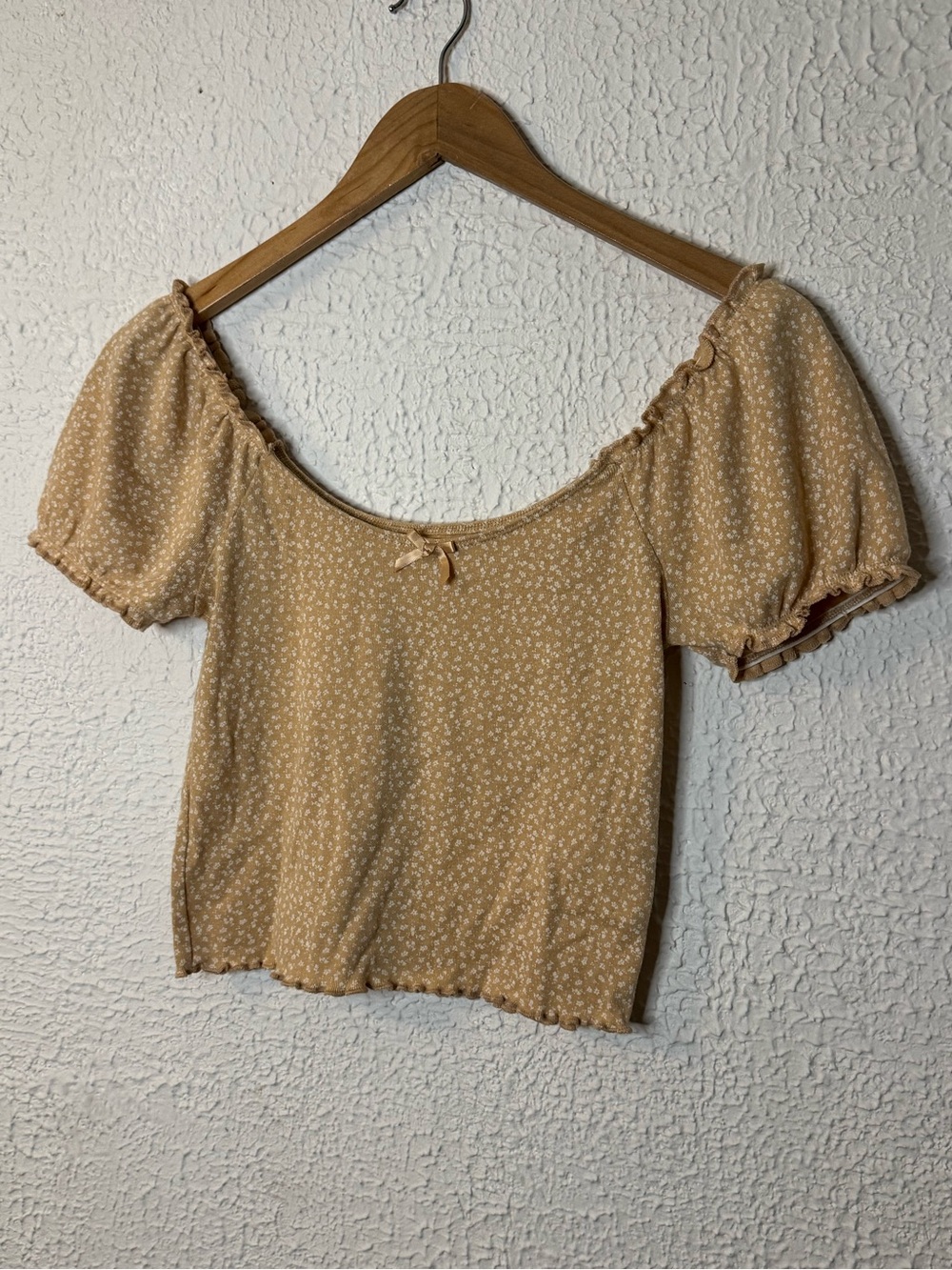 American Eagle Outfitters Peach Floral Off-Shoulder Crop Top